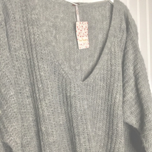 FREE PEOPLE - GREY SWEATER - L - NWT - Picture 10 of 11